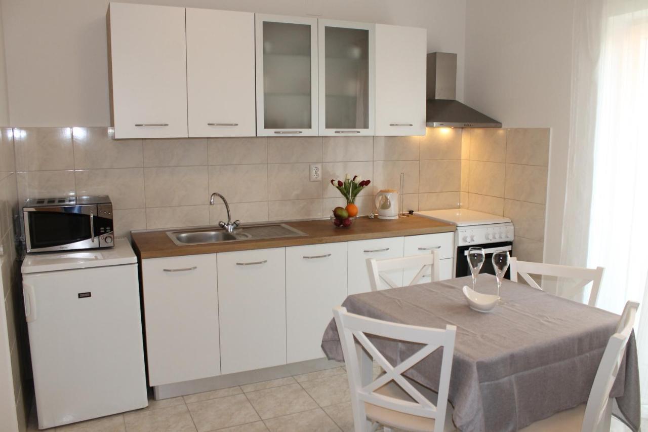 Apartments Valeria Kaštela Екстериор снимка