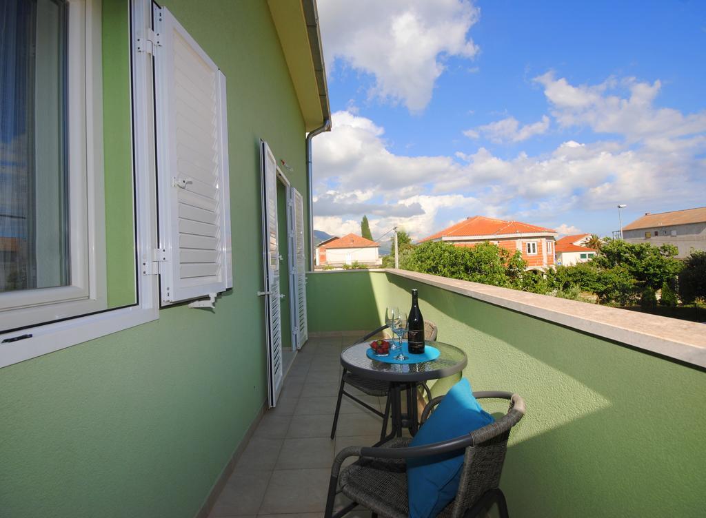Apartments Valeria Kaštela Екстериор снимка