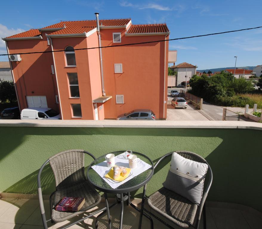 Apartments Valeria Kaštela Екстериор снимка