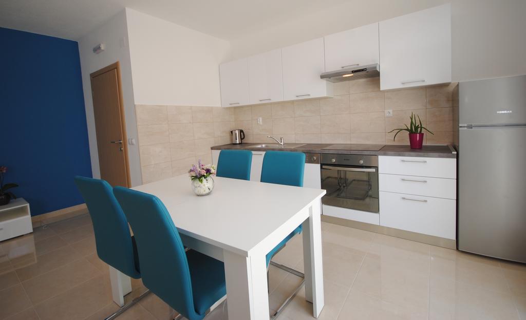 Apartments Valeria Kaštela Екстериор снимка