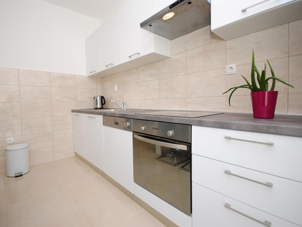 Apartments Valeria Kaštela Екстериор снимка